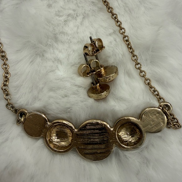 Vintage Avon Gold Tone light peachy pink Necklace & Earrings Set Signed SAQ - Picture 10 of 10